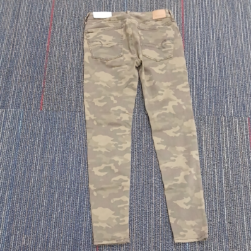 NWT AE Low Rise Super Stretch Camo Jeggings  Size 6 - Picture 8 of 8
